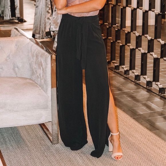 Pants - Black Palazzo Wide Leg Pants. **NEW**